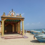 Temple sur la plage des pêcheurs de trinco