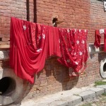 Saris rouges à Kathmandou - Népal