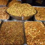 Assortiments d'arachides aux épices à Nainital - Inde