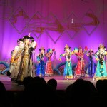Spectacle de danses et musiques traditionnelles au théâtre