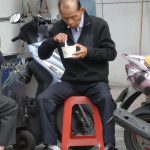 Petit-déj. sur la rue !