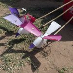 Bidons en plastique - jouet au Malawi