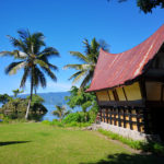 Notre maison batak face au lac