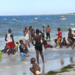 Bains de mer à Bagamoyo