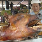 Cochon grillé au marché d'Otovalo - Equateur