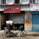 Notre taxi devant l'hôtel "rectum" officiellement "Welcome" à Janakpur - Népal