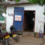 Au fond du couloir à droite…